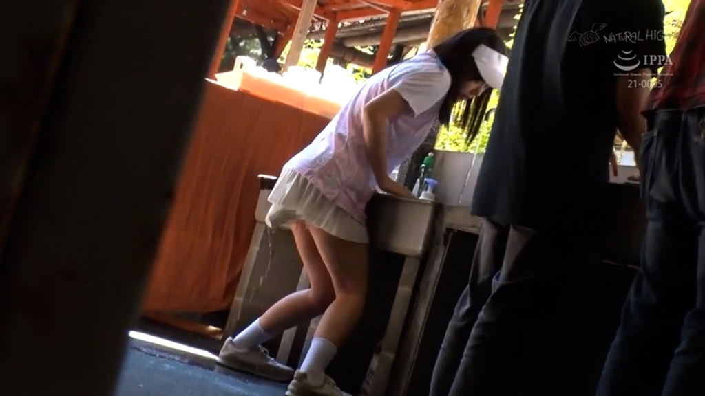 ナチュラルハイ年末スペシャル 痴●OK娘 全裸露出編 絶対NGの美肌巨乳美少女を野外羞恥の快感で中出しまでOKさせろ.00 02 44 29.静止画008